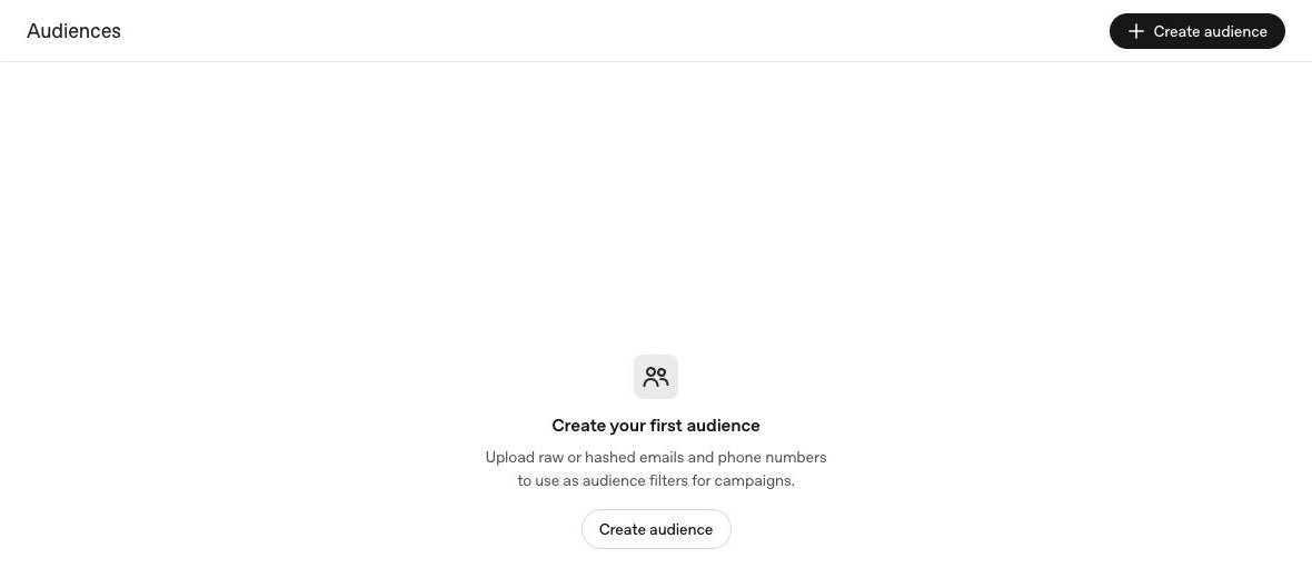 หน้า Audiences ว่างเปล่า ข้อความ Create your first audience อัปโหลดอีเมลหรือเบอร์โทร แบบดิบหรือแฮช เพื่อใช้เป็นตัวกรองของแคมเปญ